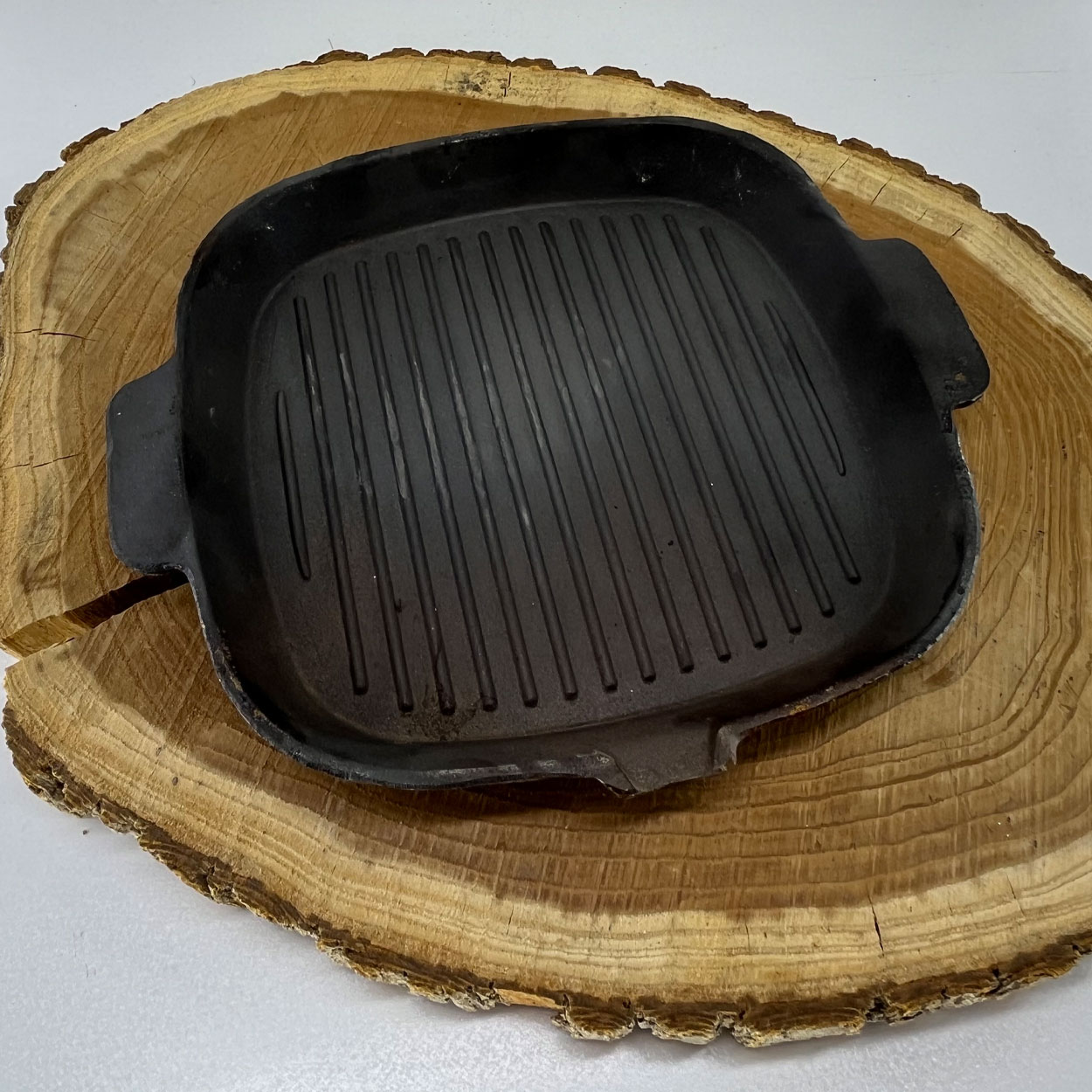 تابه گریل چدنی مدل مربعی کوچک — تصویر ۵