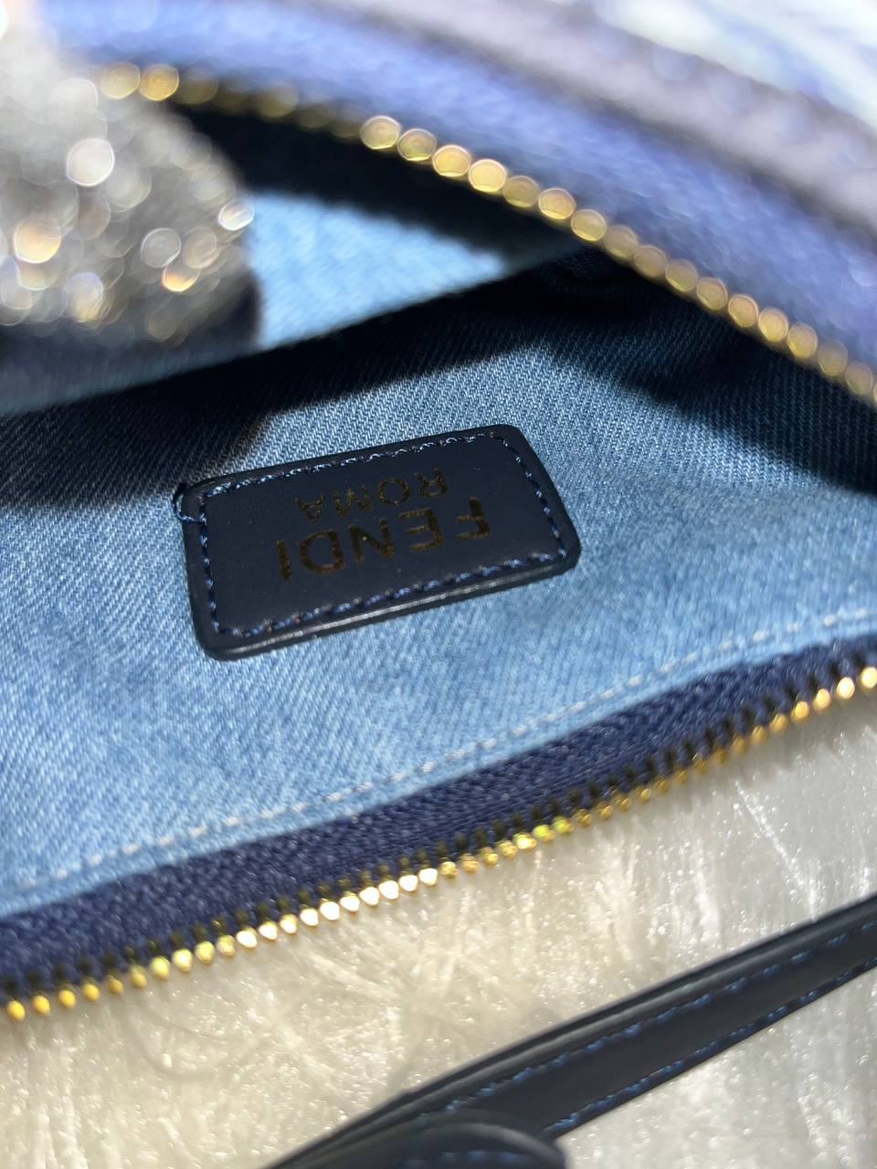 کیف دستی زنانه فندی مدل Mini Hobo جین — تصویر ۶