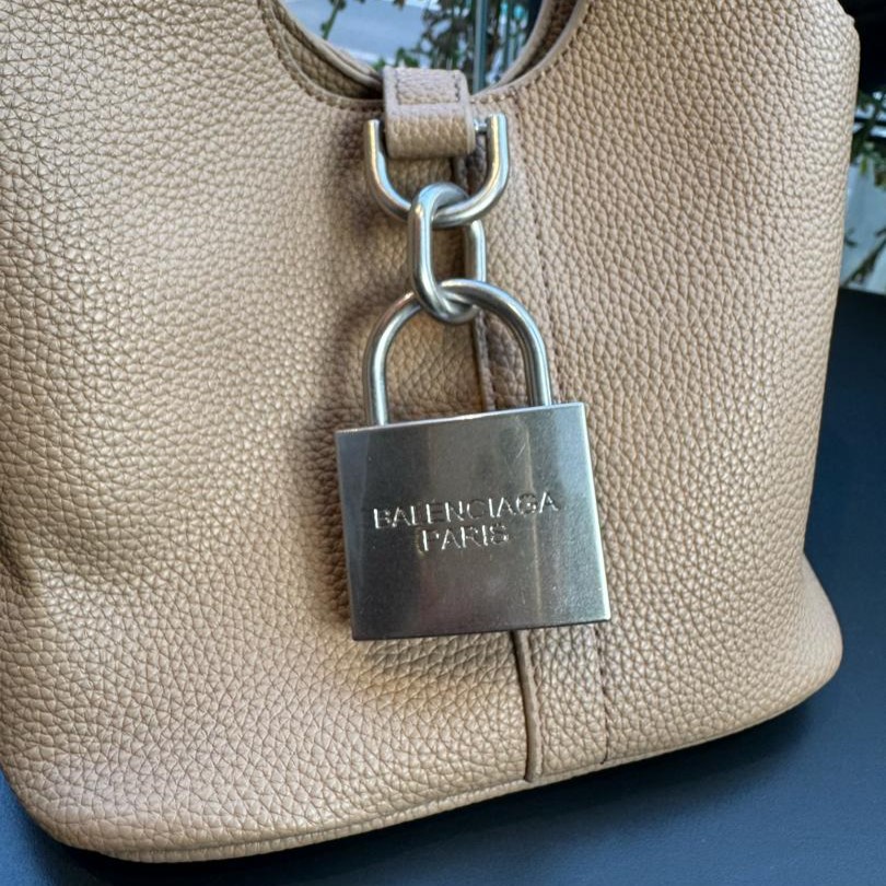 کیف دستی زنانه بالنسیاگا مدل Locker Hobo — تصویر ۵