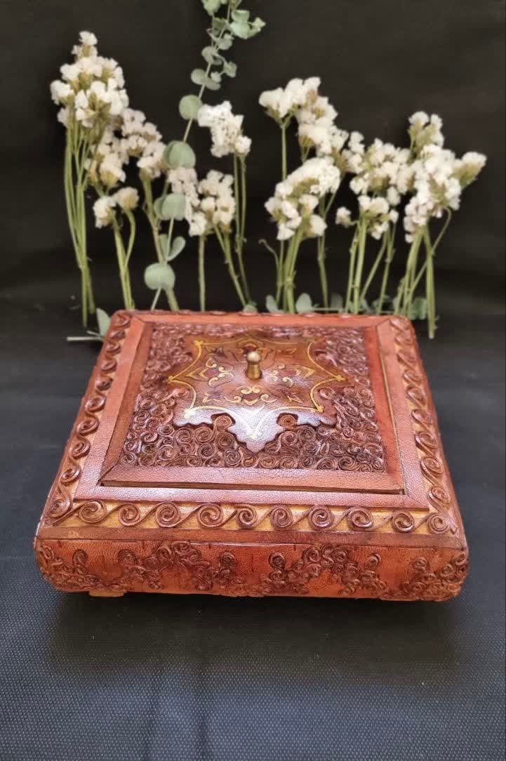 ظرف شکلات خوری چهار گوش چوب و چرم تیدا (شیک / تک /قیمت عالی) — تصویر ۳