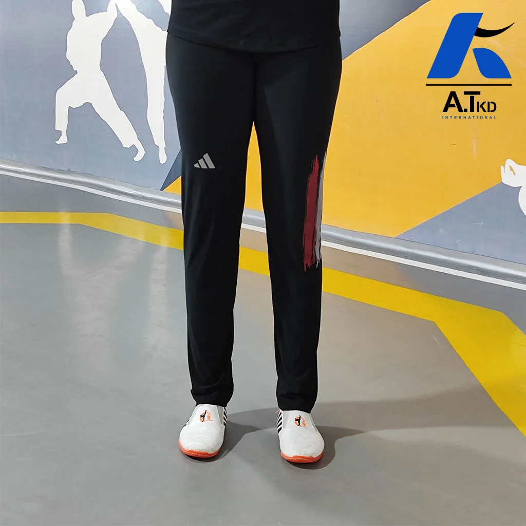 شلوار جذب تکواندو پرچمی طرح آدیداس Adidas — تصویر ۳
