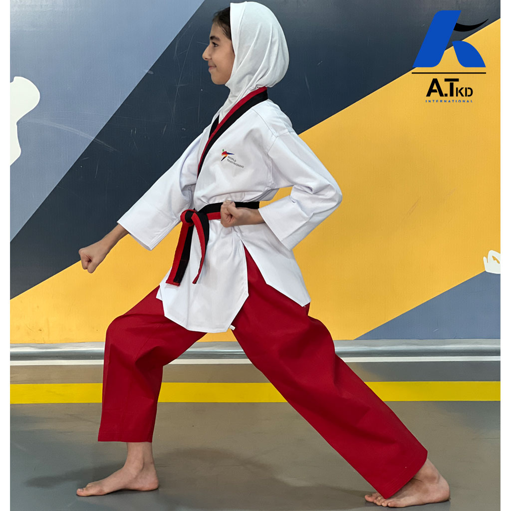 لباس تکواندو پومسه دخترانه طرح آدیداس (ویژه سن زیر 15 سال) — تصویر ۳
