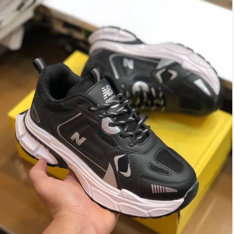 کفش نیوبالانس 990 زنانه لژدار رنگ مشکی سفید با رویه تنفسی و زیره طبی سبک مناسب پیادهروی و ورزش — تصویر ۵