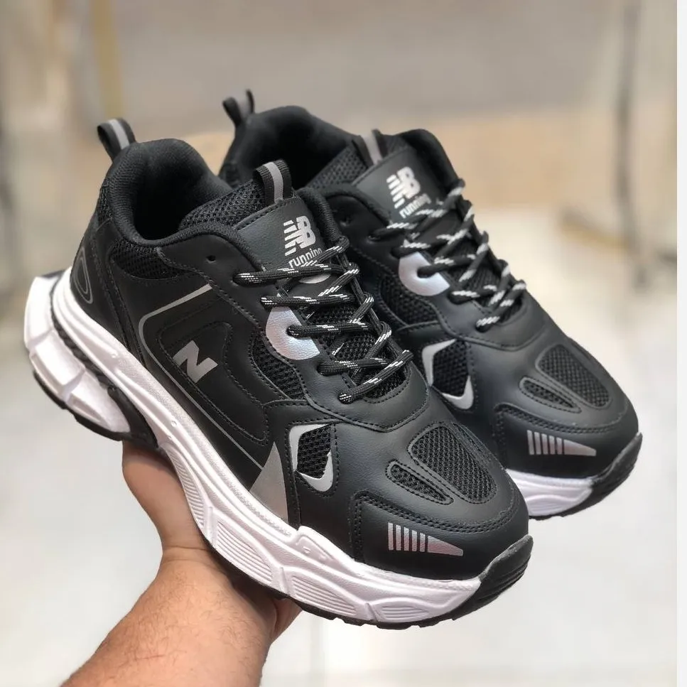 کفش نیوبالانس 990 زنانه لژدار رنگ مشکی سفید با رویه تنفسی و زیره طبی سبک مناسب پیادهروی و ورزش — تصویر ۴