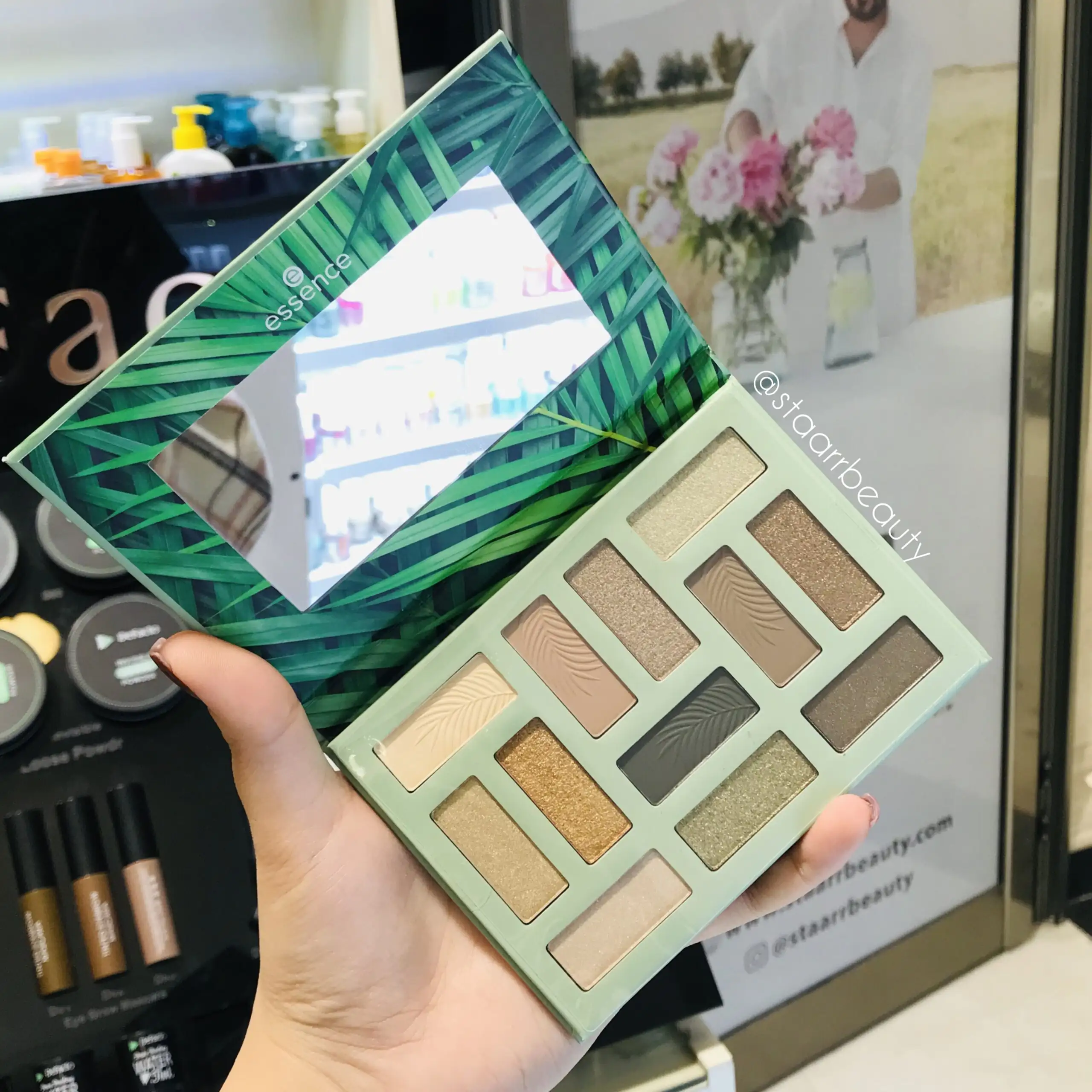 پالت سایه اسنس مدل Out In The Wild 02 — تصویر ۲