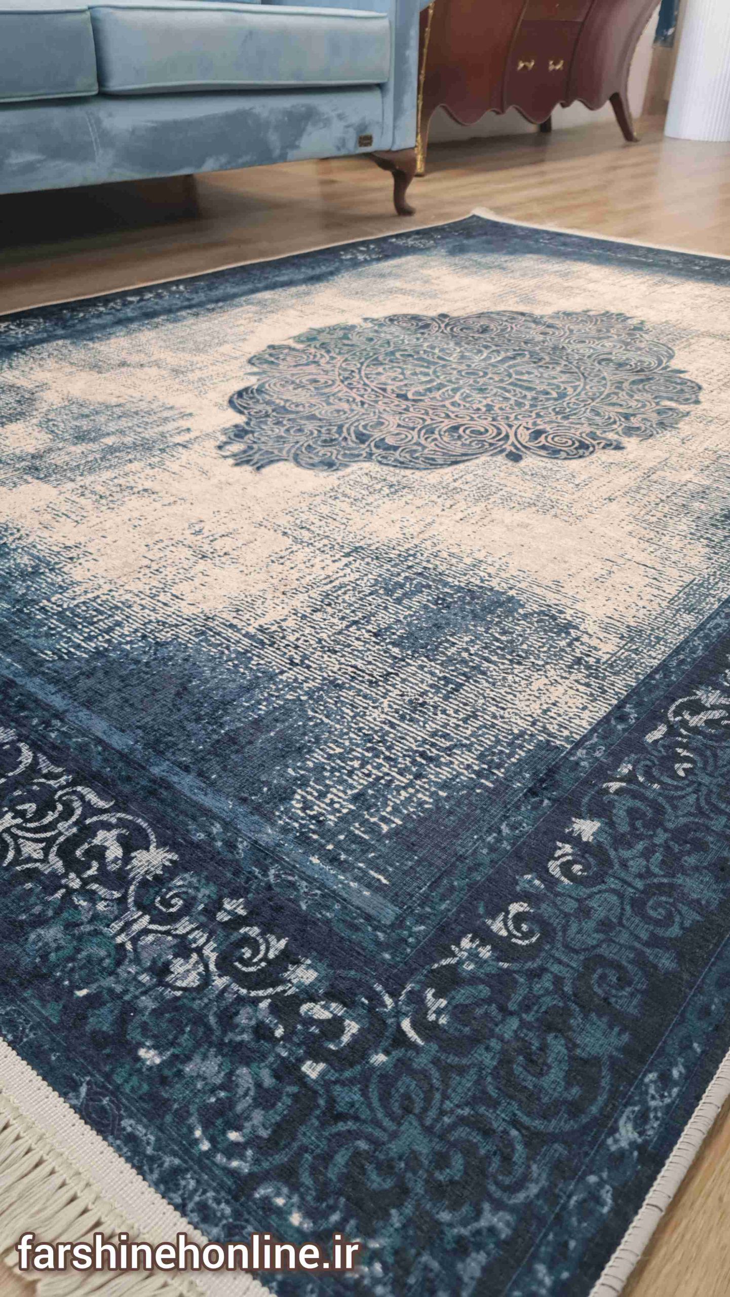 فرشینه مدرن طرح ترنج رنگ سرمه‌ای کرم — تصویر ۴