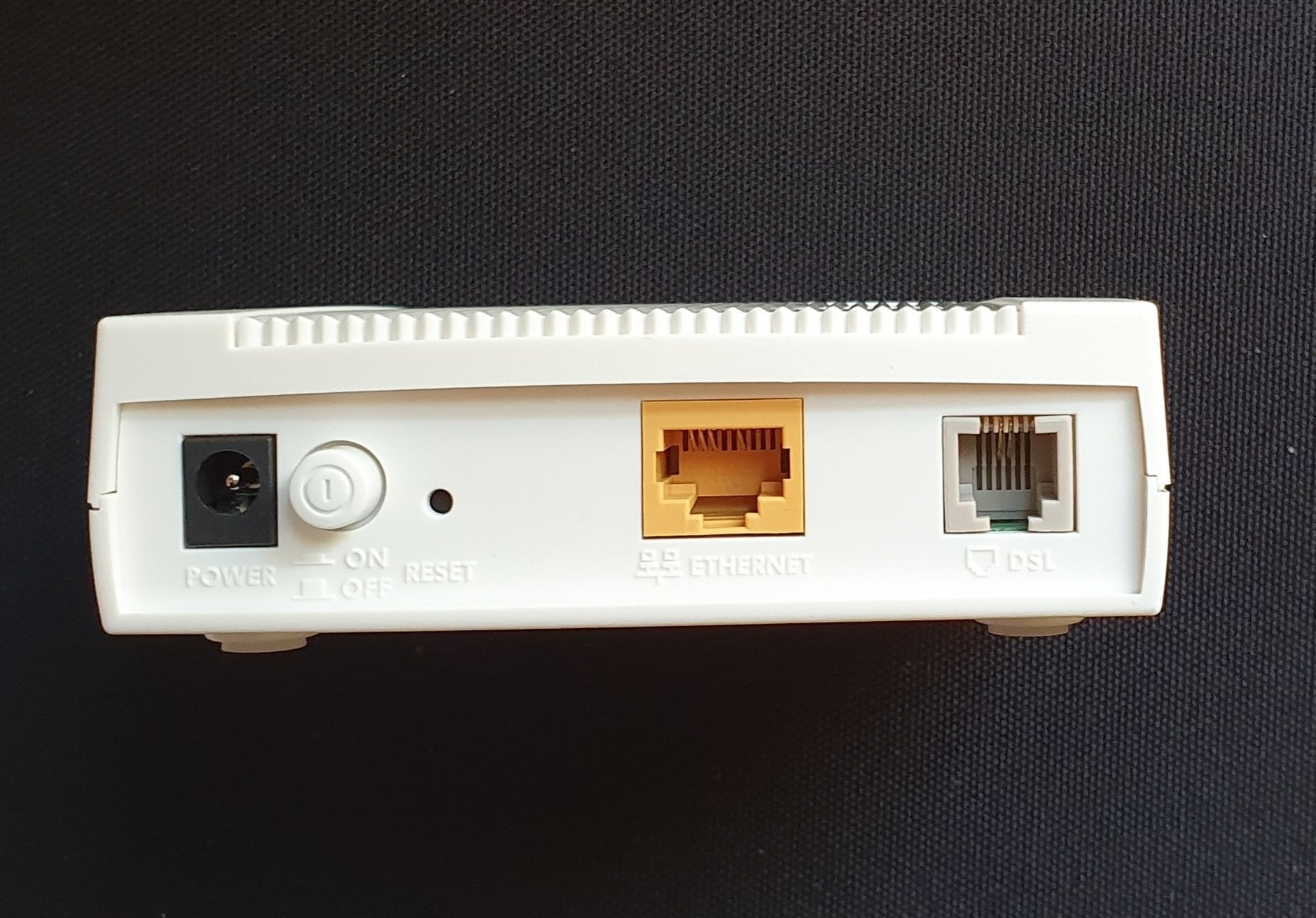 مودم ADSL2 Plus زایکسل مدل P-650R-T1 V3 — تصویر ۵