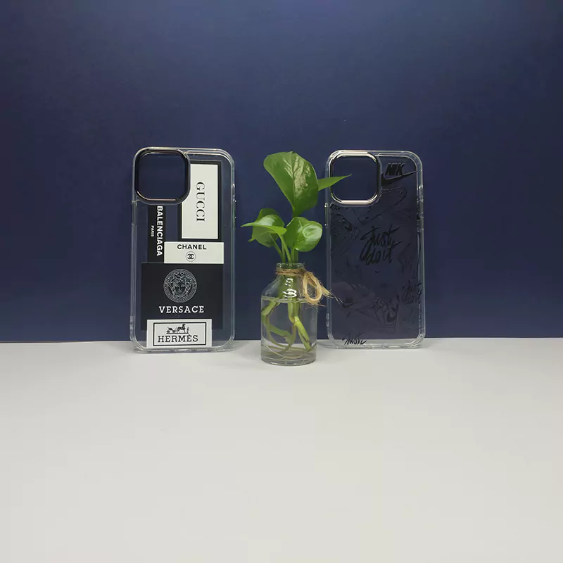 قاب گوشی شفاف طرح دار لنز متال Gucci — تصویر ۳