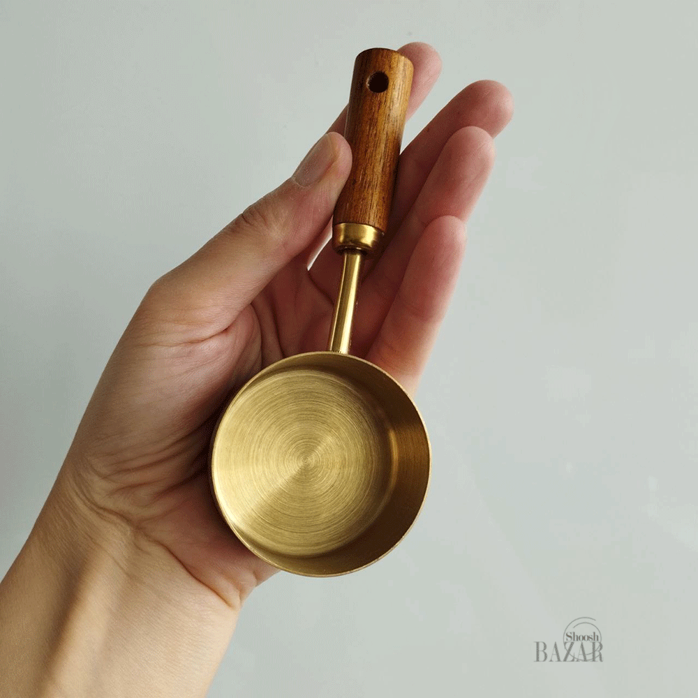 پیمانه فلزی طلایی دسته چوبی شنگیا