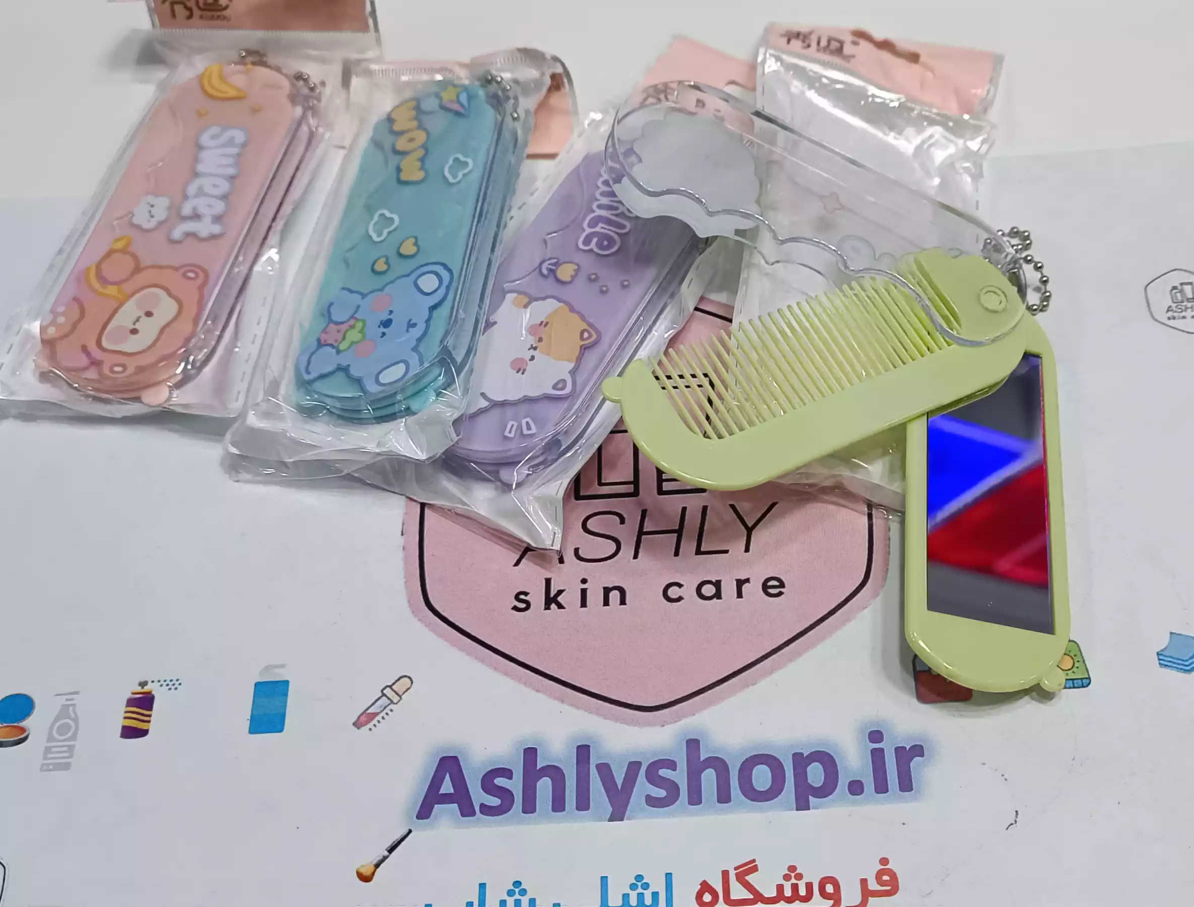 آینه همراه با شانه جیبی کیوت — تصویر ۳