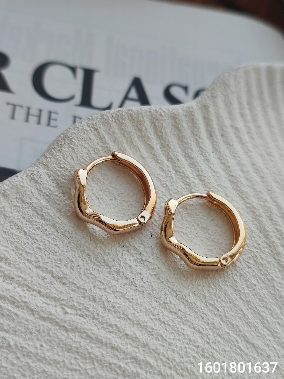 گوشواره حلقه‌ای طرح فانتزی مارک ژوپینگ کیفیت عالی رنگ ثابت کد 1616713