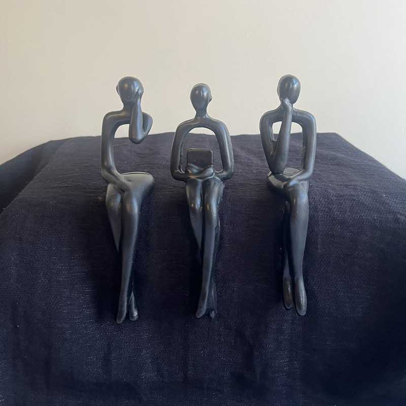 مجسمه مدل کتابخوان مینیمال کوچک طرح لب طاقچه ای مجموعه 3 عددی — تصویر ۴