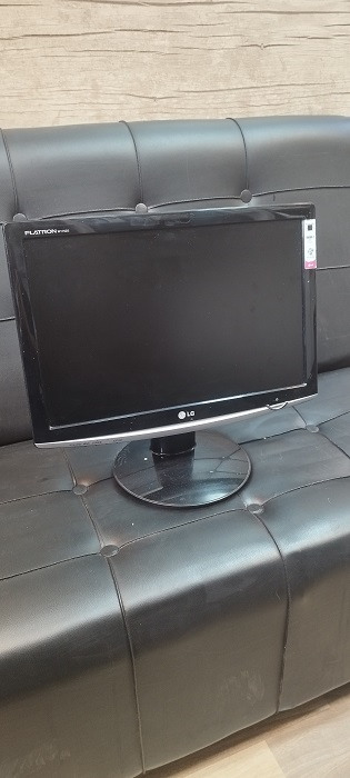 مانیتور 17 اینچ ال جی LG Flatron L1755TO استوک(دست دوم) — تصویر ۲