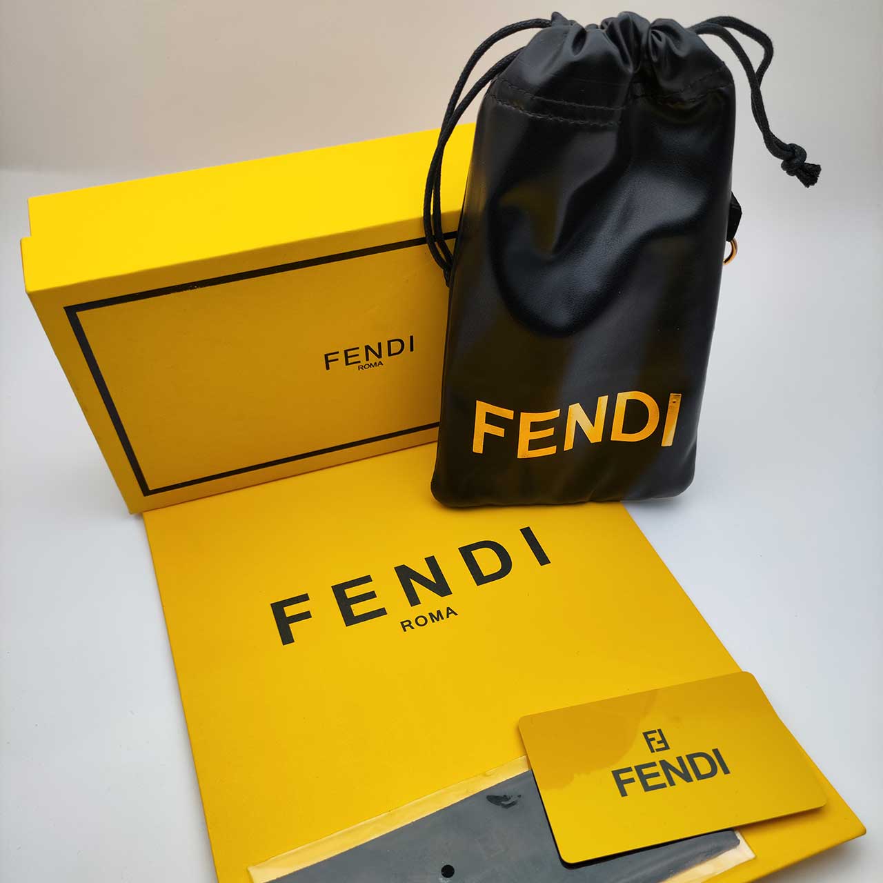 همکاری کاور عینک اورجینال فندی Fendi Ff2 — تصویر ۲