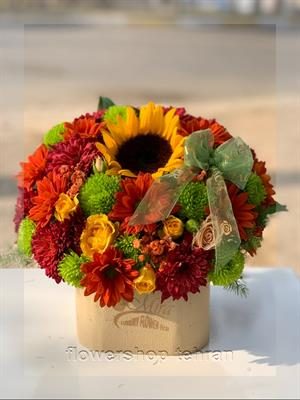 با گل آبی فیروزه ای اولین نگاه هر مهمان را میخکوب کن
