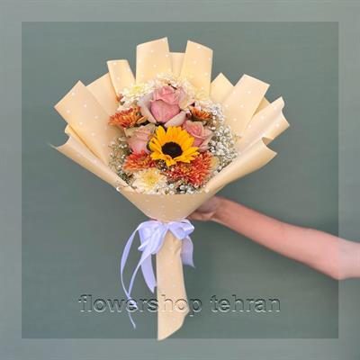 چیدمان هنری گل خانگی مقاوم برای دکور میز یا لابی — تصویر ۲