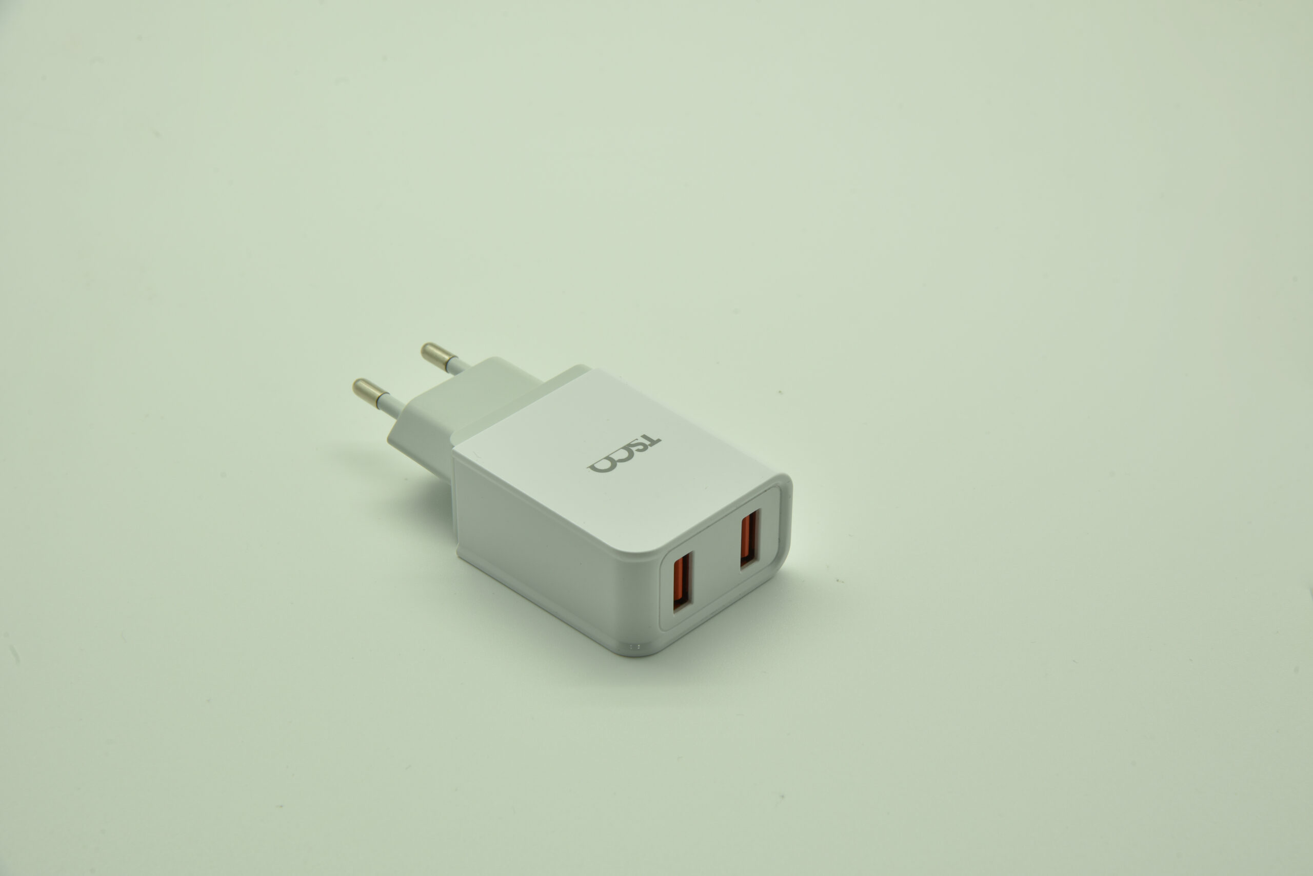 شارژر دیواری TTC 54 تسکو — تصویر ۳