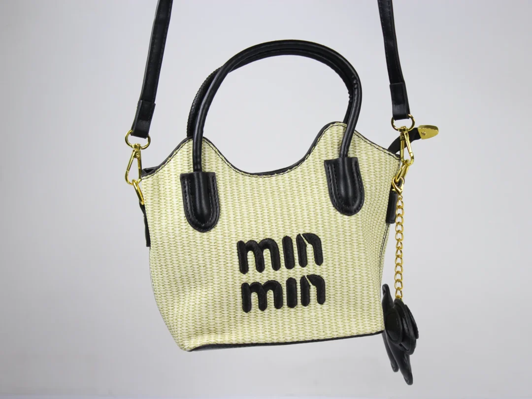 کیف دوشی و دستی مستر میومیو | 1-1381 miumiu — تصویر ۴