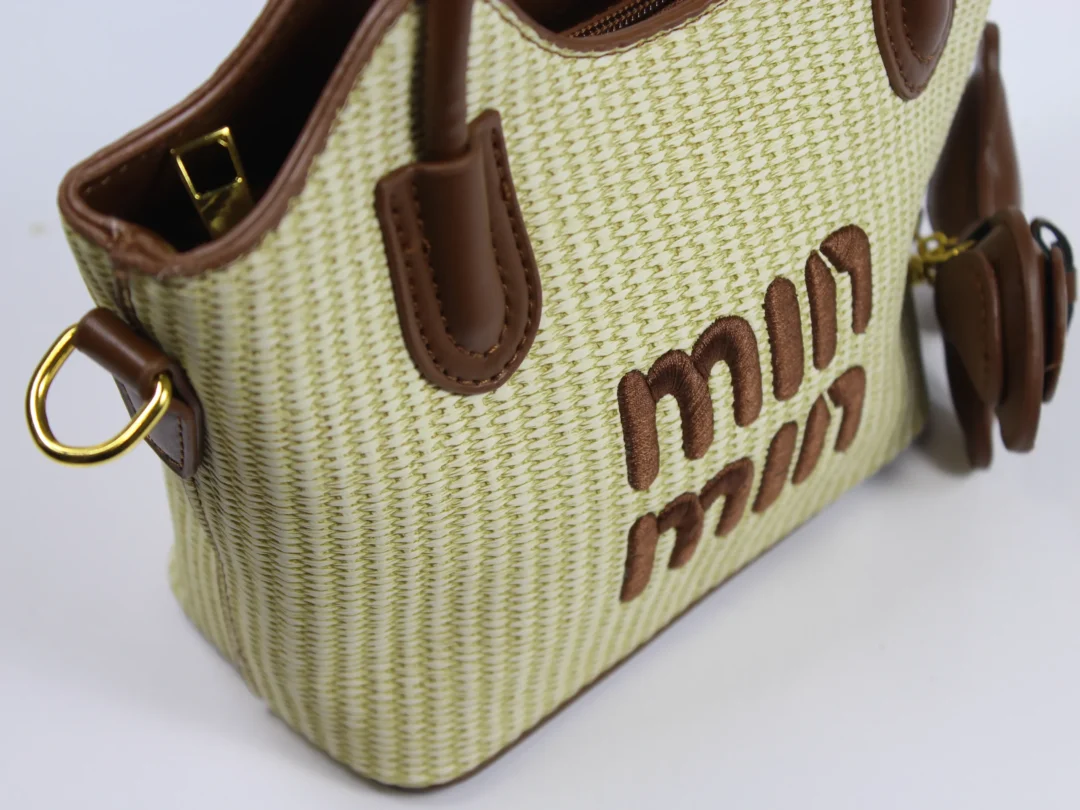 کیف دوشی و دستی مستر میومیو | 1-1381 miumiu — تصویر ۳