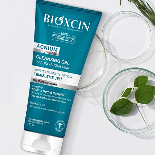 ژل شستشوی ضد جوش صورت بیوکسین (پوست مختلط و چرب) Acnium clinical — تصویر ۳