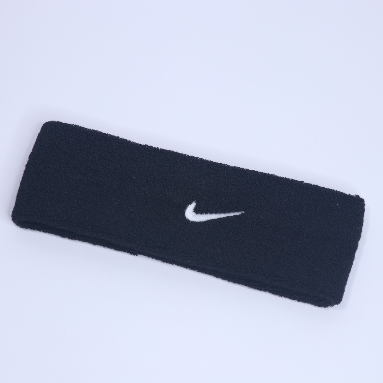 هدبند ورزشی مشکی Nike — تصویر ۴