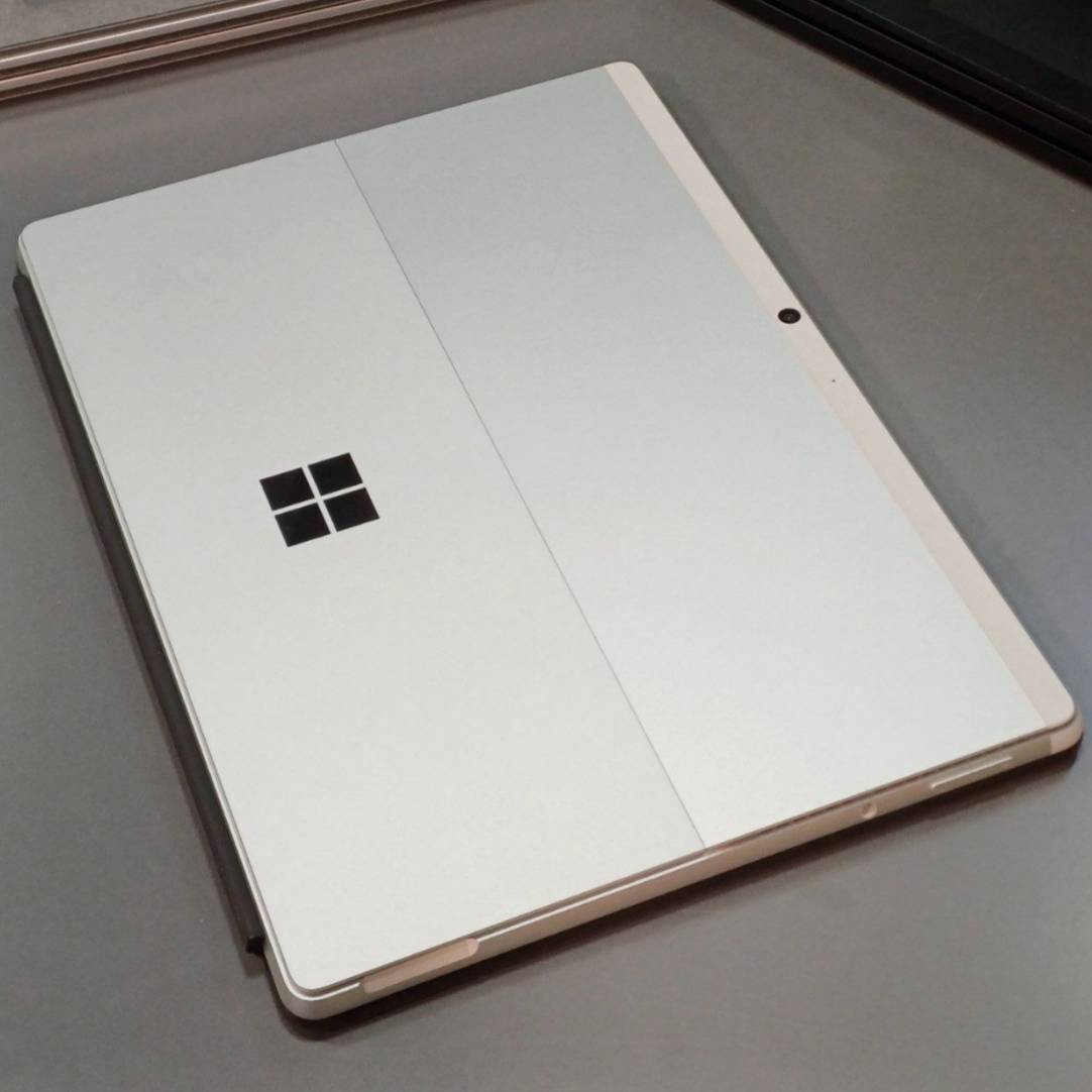 تبلت 12 اینچی سرفیس مایکروسافت مدل Surface Pro 4: i7 6300U-16GB-256GB SSD-Intel (بدون کیبورد) — تصویر ۷