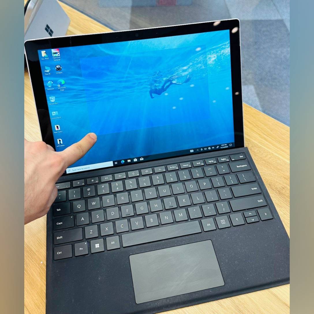 تبلت 12 اینچی سرفیس مایکروسافت مدل Surface Pro 4: i7 6300U-16GB-256GB SSD-Intel (بدون کیبورد) — تصویر ۴