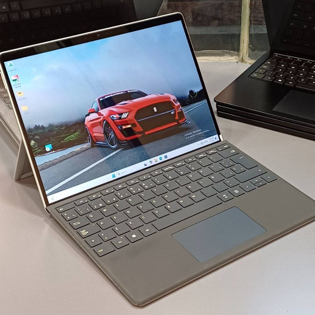 تبلت 13 اینچی سرفیس مایکروسافت مدل Surface Pro 8: i7 1185G7-16GB-256GB SSD-Iris Xe (همراه کیبورد) — تصویر ۳