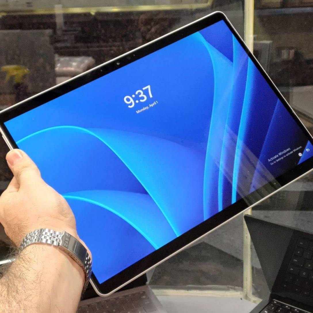 تبلت 13 اینچی سرفیس مایکروسافت مدل Surface Pro 8: i7 1185G7-16GB-256GB SSD-Iris Xe (همراه کیبورد) — تصویر ۸