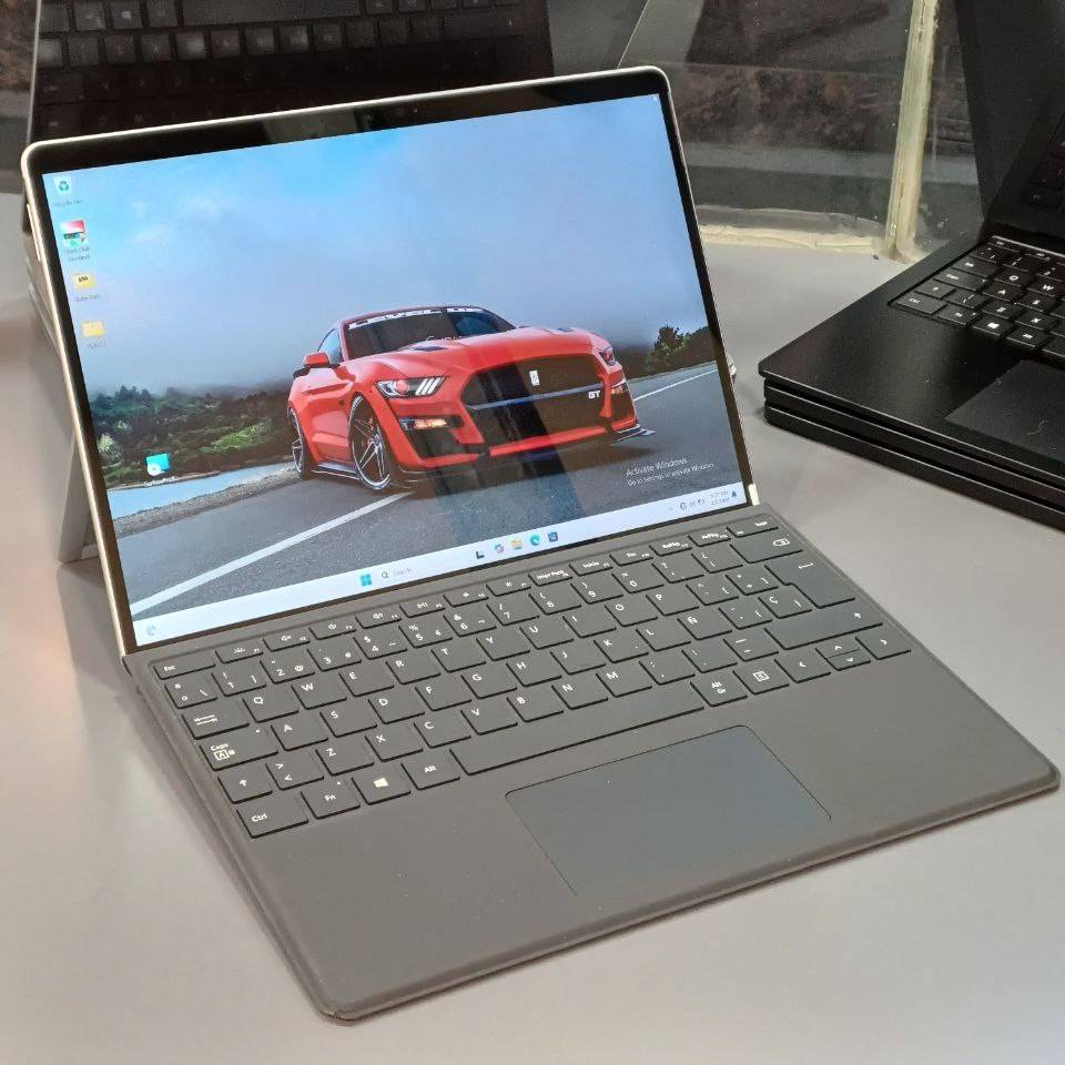 تبلت 13 اینچی سرفیس مایکروسافت مدل Surface Pro 8: i7 1185G7-16GB-256GB SSD-Iris Xe (همراه کیبورد) — تصویر ۴