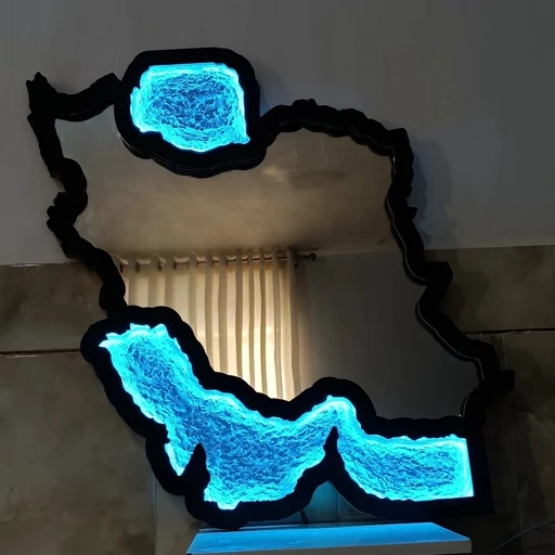 آینه دکوراتیو طرح نقشه ایران نوردار ابعاد 80 در 80 سانتی متر