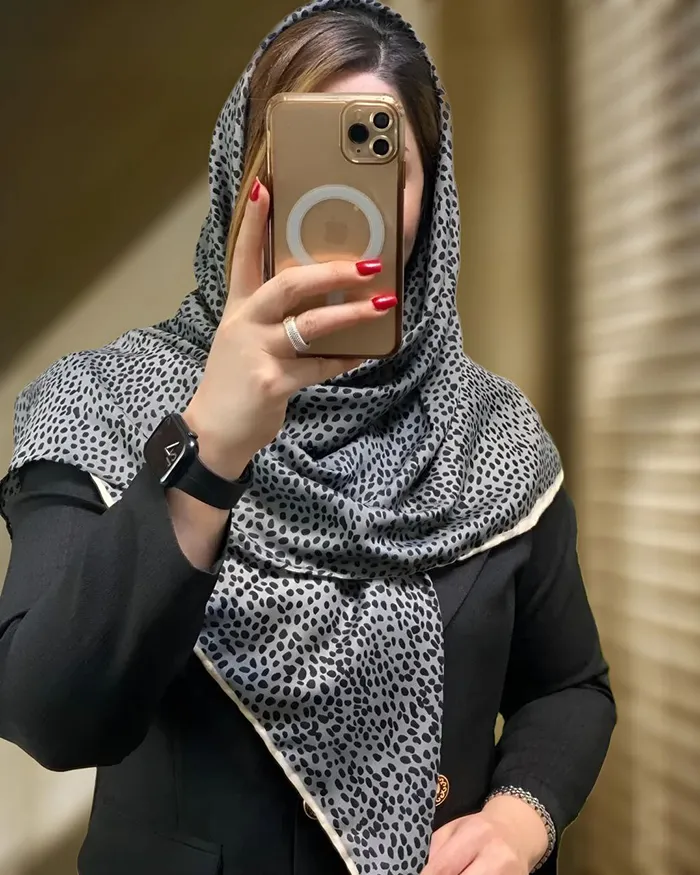 روسری نخی لبه دست دوز طرح سنگی — تصویر ۴