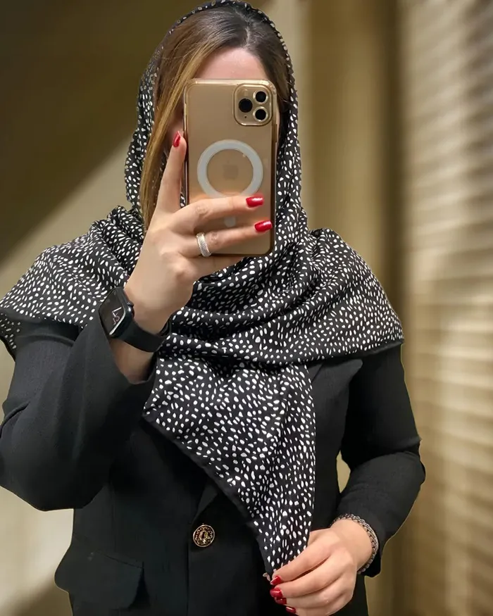 روسری نخی لبه دست دوز طرح سنگی — تصویر ۳