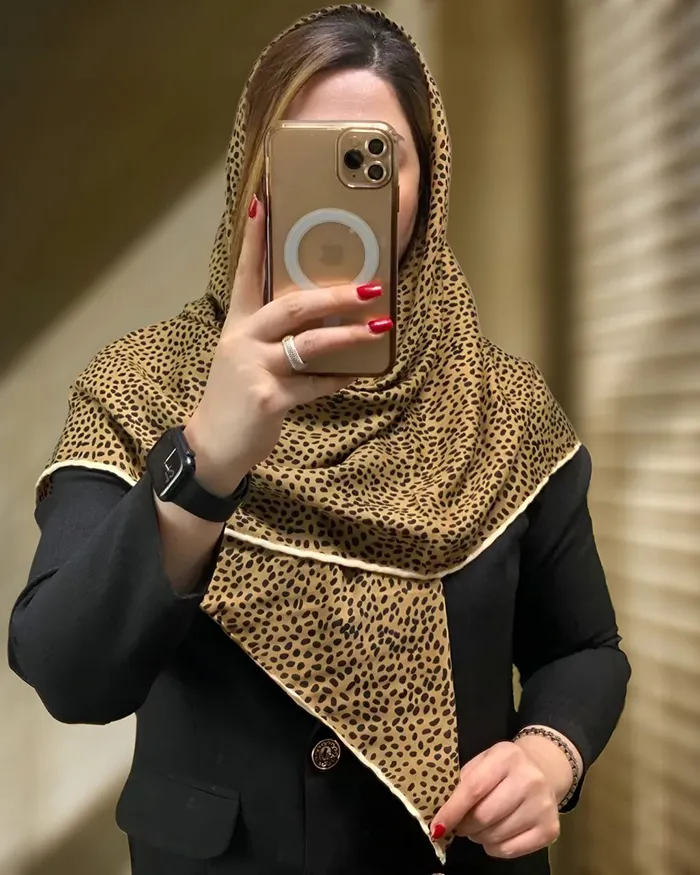 روسری نخی لبه دست دوز طرح سنگی — تصویر ۶