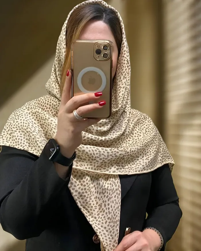 روسری نخی لبه دست دوز طرح سنگی — تصویر ۸