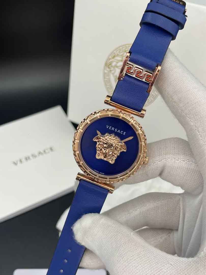 ساعت مچی زنانه ورساچه گرکا بند ابی دور رزگلد صفحه ابیVersace Greca 2024