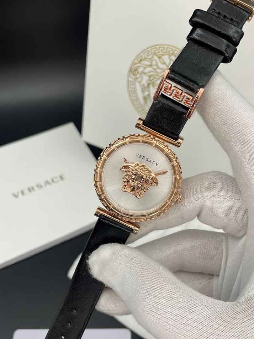 ساعت مچی زنانه ورساچه گرکا بند مشکی دوررزگلدصفحه سفیدVersace Greca 2024 — تصویر ۲
