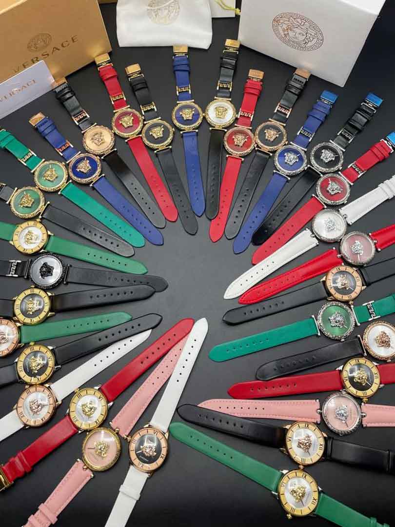 ساعت مچی زنانه ورساچه گرکا بند مشکی دورطلایی صفحه مشکی Versace Greca 2024 — تصویر ۳