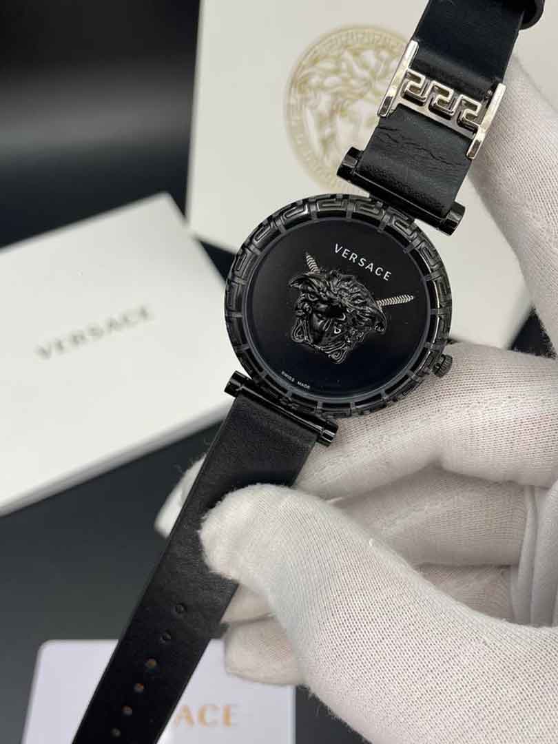ساعت مچی زنانه ورساچه گرکا بند مشکی دورمشکی صفحه مشکی Versace Greca 2024 — تصویر ۲