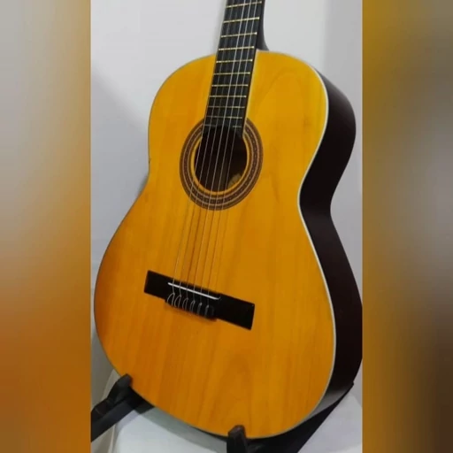 گیتار دیاموند c70 طرح یاماها همراه با کیف ضدضربه و پیک(مضراب) و با ارسال فوری