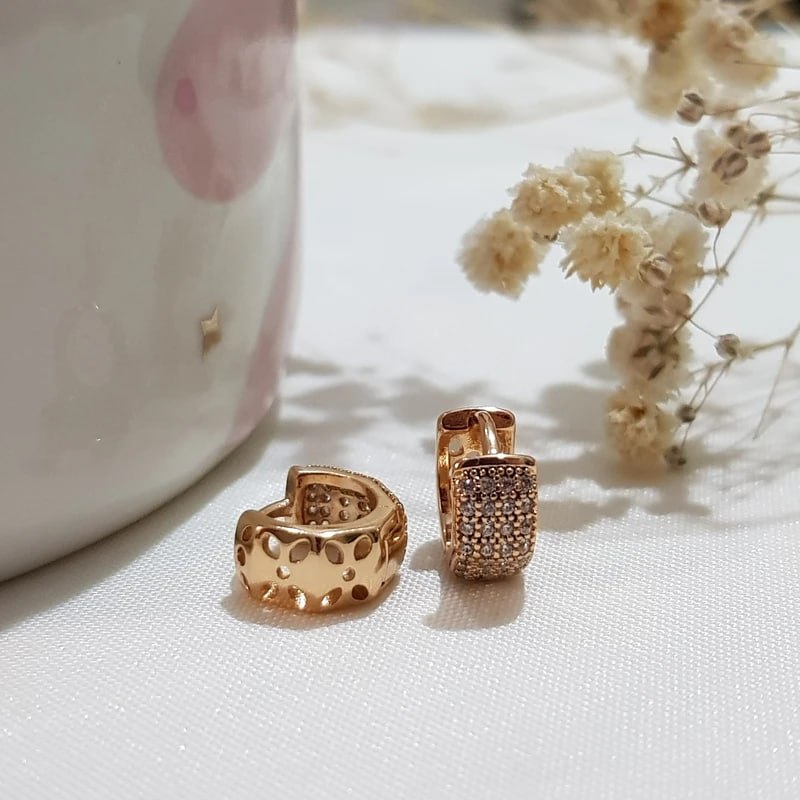 گوشواره زنانه ژوپینگ مدل حلقه ای چند ضلعی نگینی — تصویر ۳