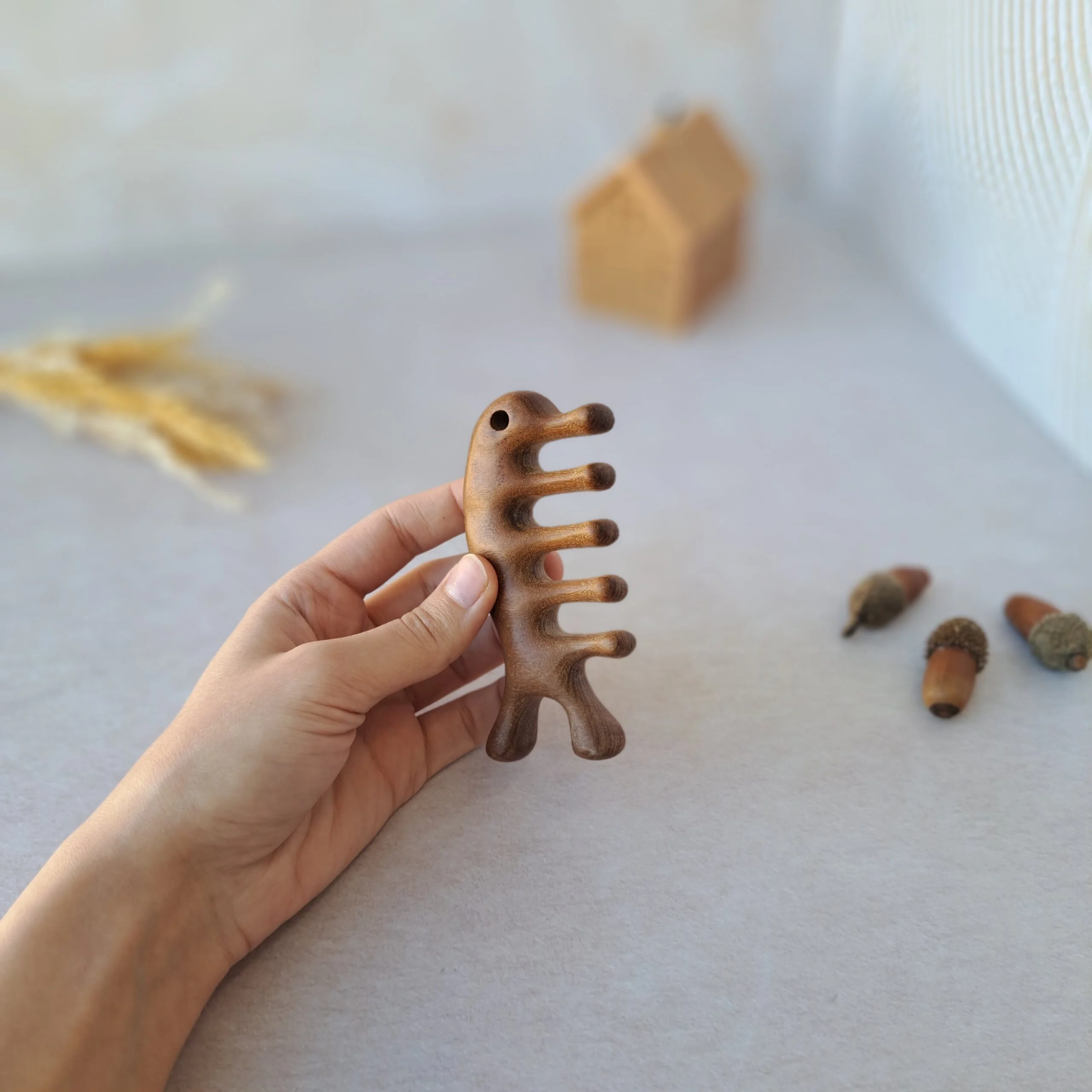 شانه چوبی ماساژ ۵ دندانه دو انگشتی — تصویر ۵