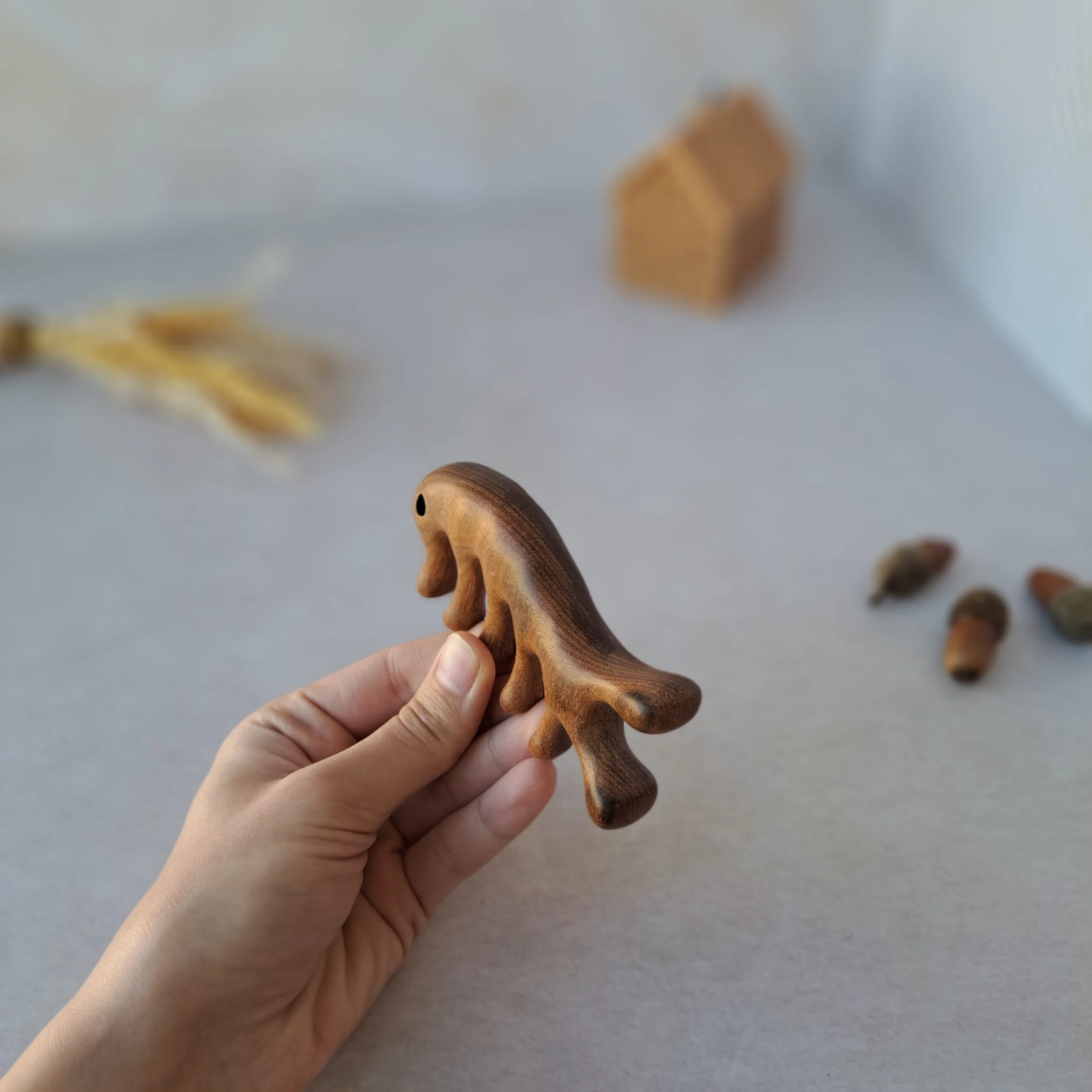 شانه چوبی ماساژ ۵ دندانه دو انگشتی — تصویر ۴