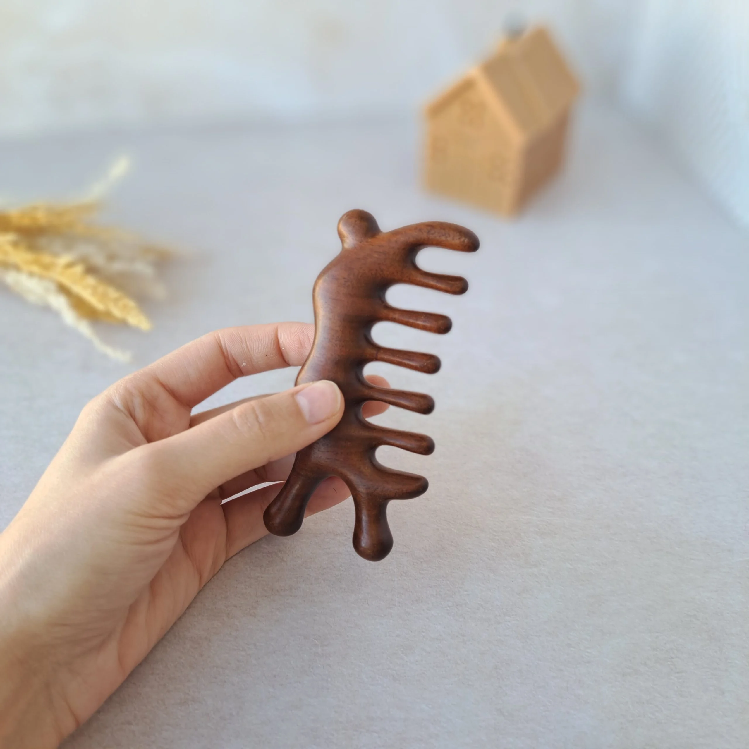 شانه چوبی ماساژ ۷ دندانه ۳ انگشتی