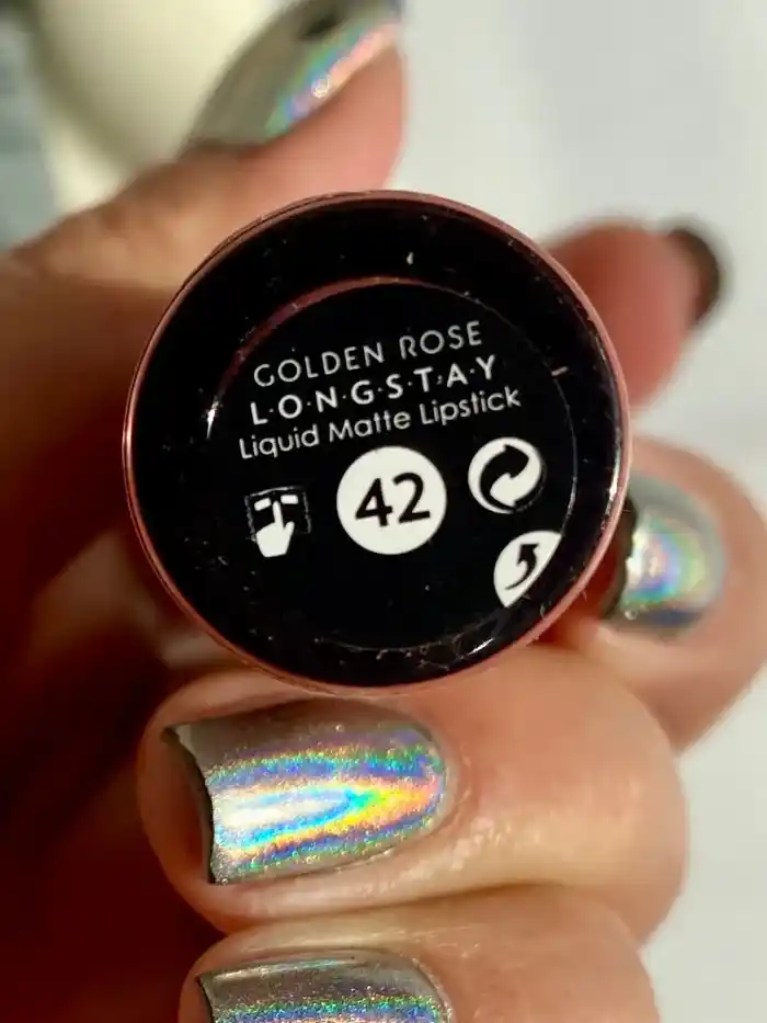 رژ لب مایع مات گلدن رز مدل LONG STAY شماره 42 — تصویر ۳