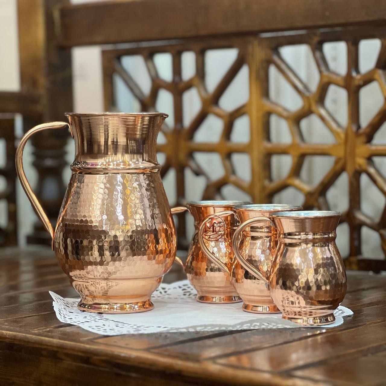 پارچ و لیوان مسی چکشی — تصویر ۲
