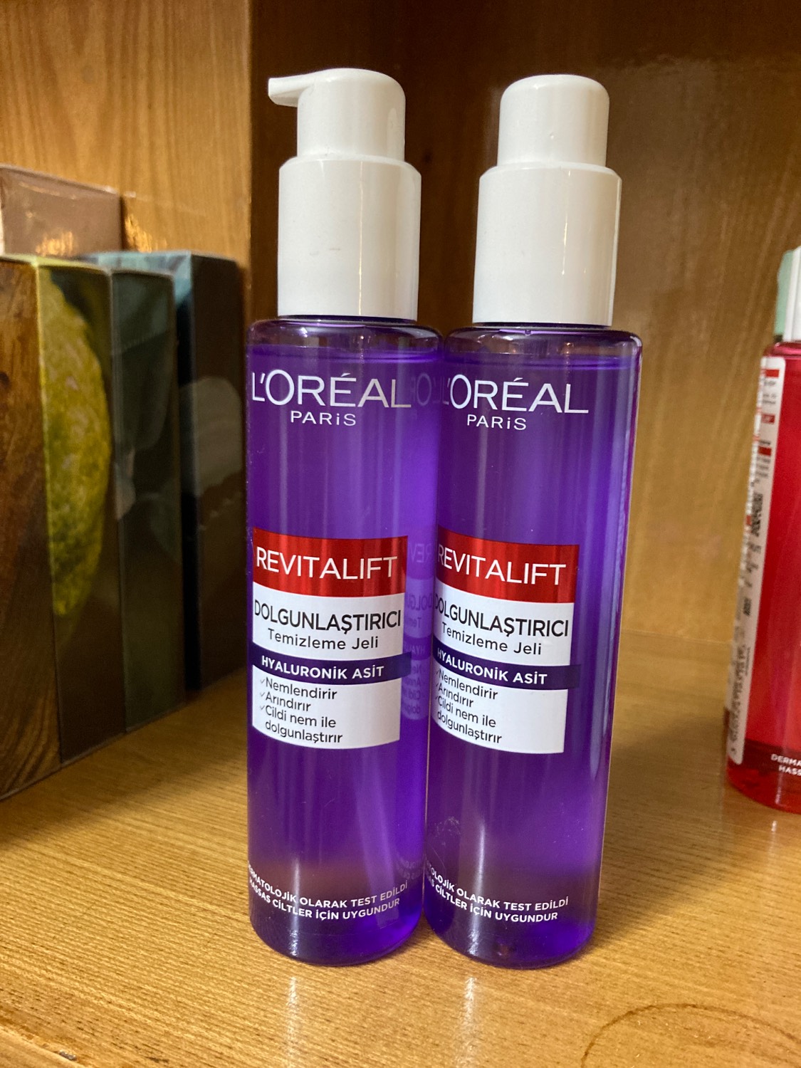 ژل شستشو صورت رویتالیفت لورآل هیالورونیک اسید L’Oréal Paris Revitalift Hyaluronic Acid Cleansing Gel