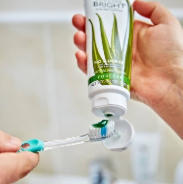 خمیردندان فوراور + آلوئه ورا، عسل و بدون فلوراید Forever Bright Toothgel — تصویر ۴