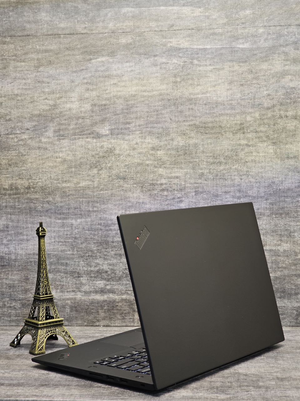 Lenovo ThinkPad P1 i7-9850H | رم 16 | SSD 512 | گرافیک Quadro T1000 — تصویر ۴