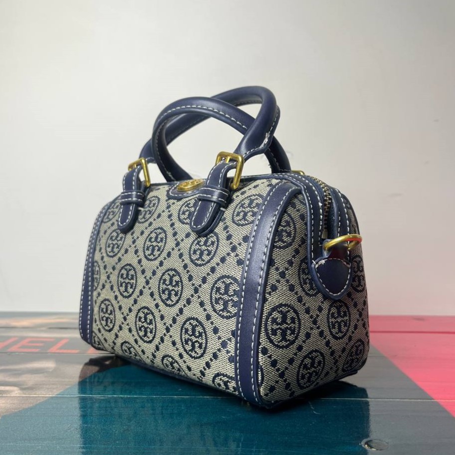 کیف دستی زنانه توری برچ مدل T Monogram Barrel Bag — تصویر ۳